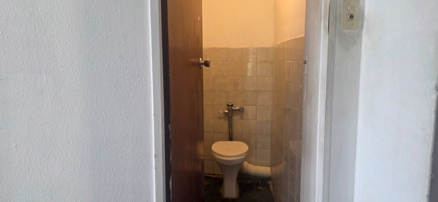 2 Bedroom Property for Sale in Vredehoek Western Cape